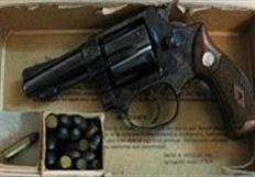 Revólver Smith & Wesson + munições - IGA