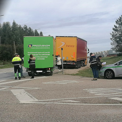 ASAE-apreende-cerca-de-5-toneladas-de-géneros-alimentícios-em-controlo-de-mercadorias- - -Operação-“